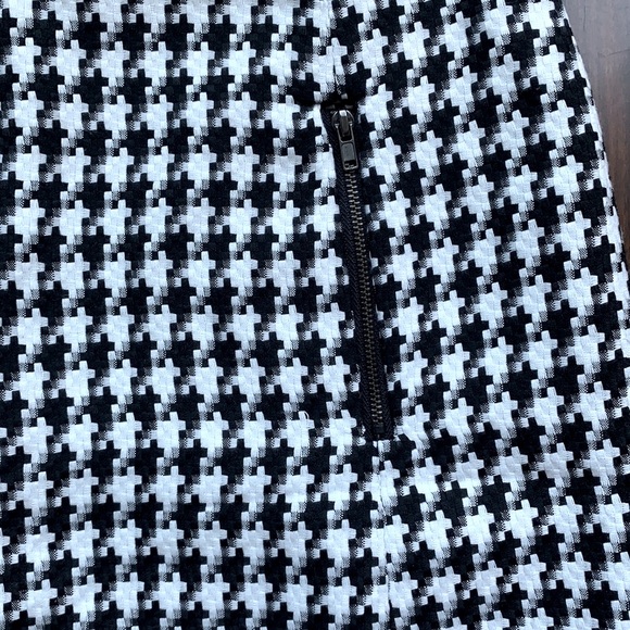 4 for $50 Houndstooth mini skirt - Picture 2 of 4